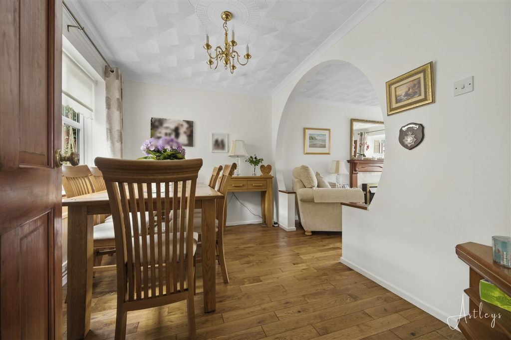 Property photo 3 of 19 Dining Area