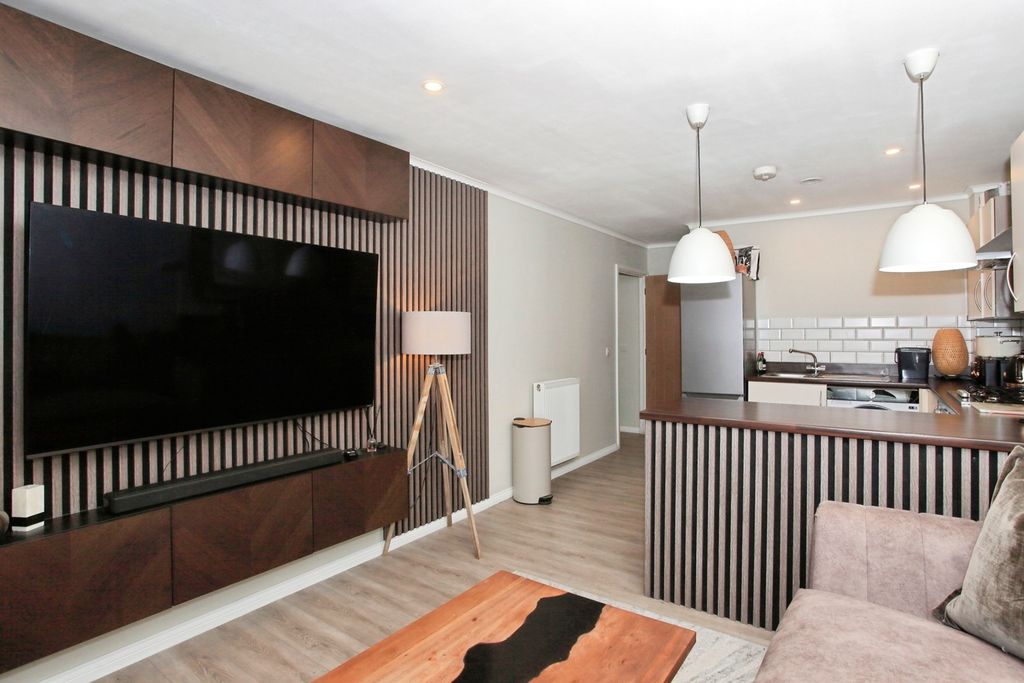 Property photo 2 of 17 Photo