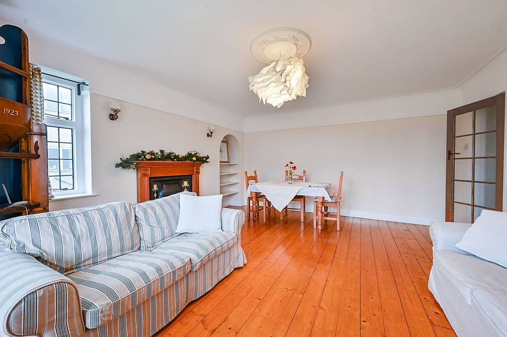 Property photo 3 of 14