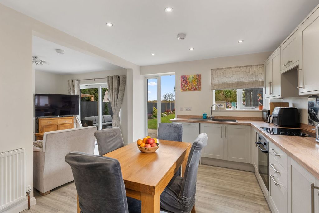 Property photo 2 of 27