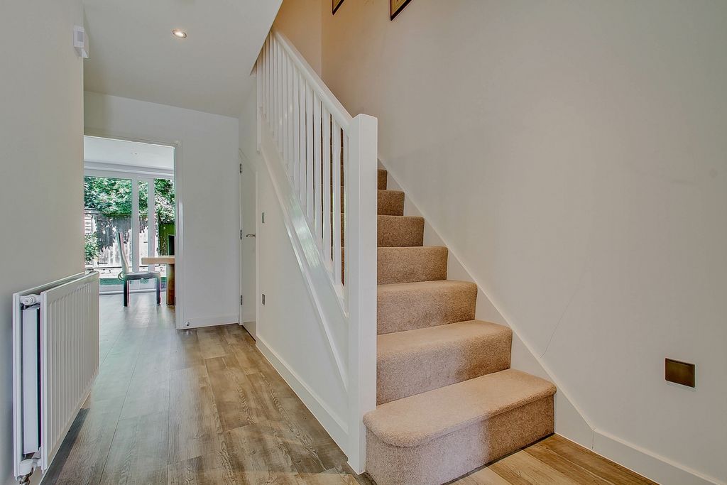 Property photo 3 of 23 Photo 11