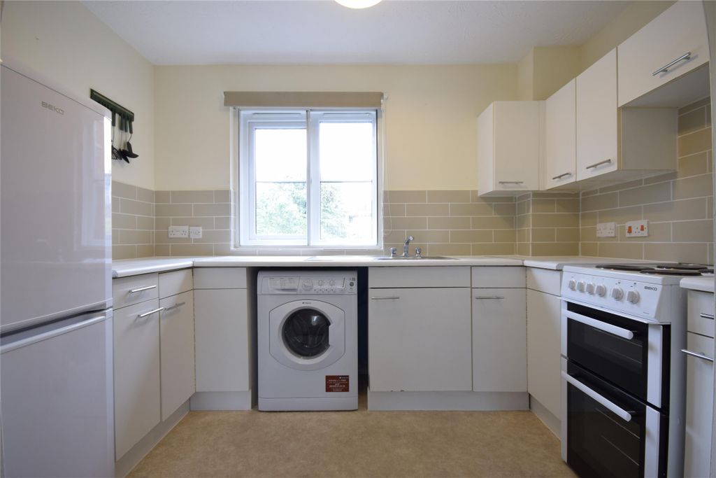 Property photo 3 of 9 Kitchen