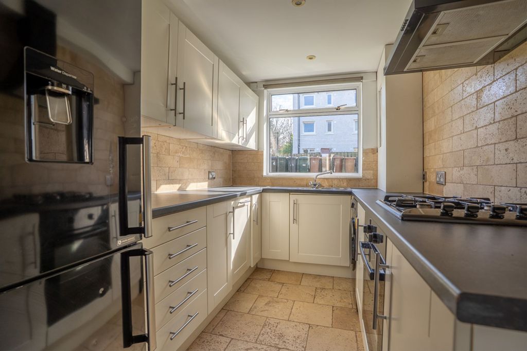 Property photo 3 of 32