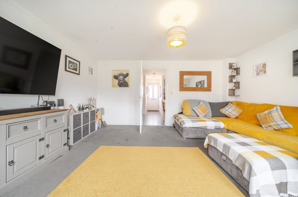 Property photo 3 of 21 1374190-17-690370678d561