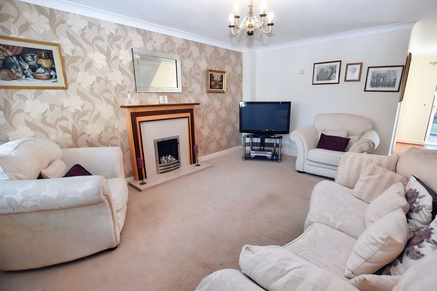 Property photo 3 of 21 Lounge 1