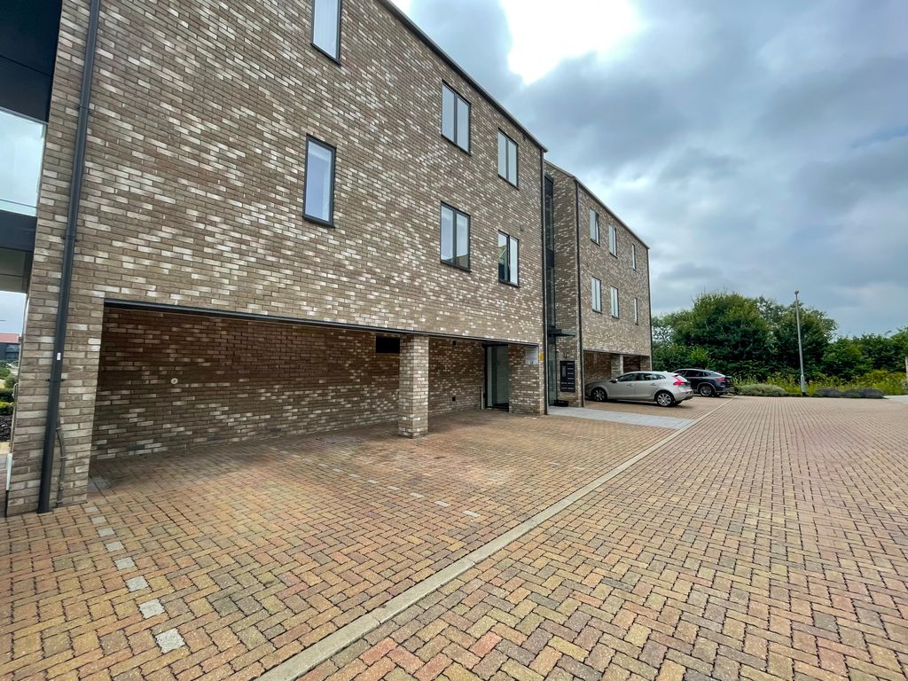 Property photo 1 of 20 Front Parking