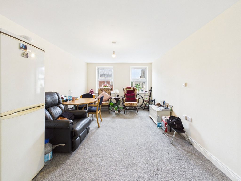 Property photo 2 of 16 Picture No. 11