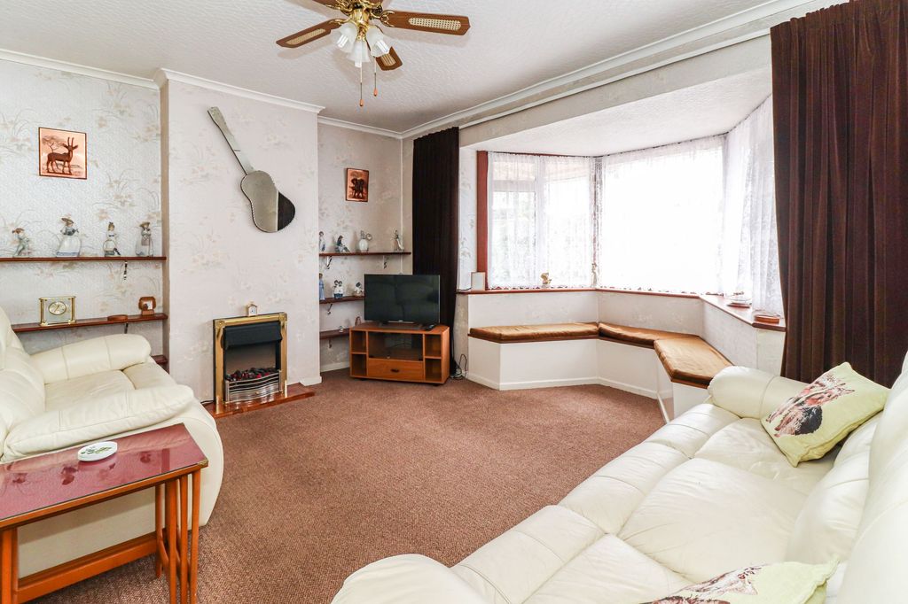 Property photo 2 of 18