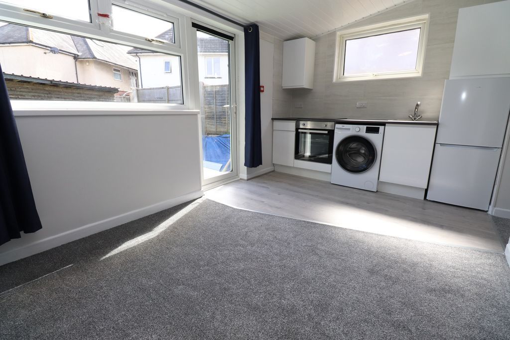 Property photo 3 of 4 Photo 7