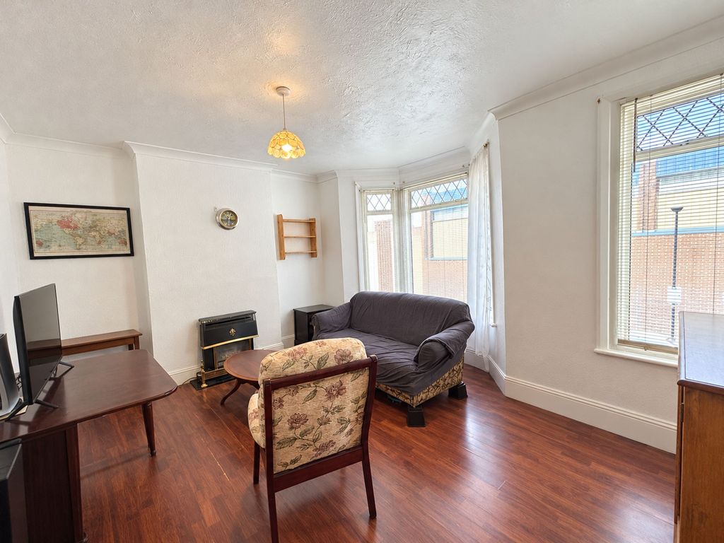 Property photo 3 of 10 8A, Deanery Road, E15 4Lp