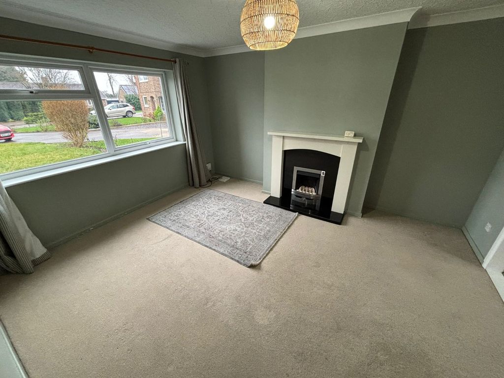 Property photo 2 of 11 Lounge