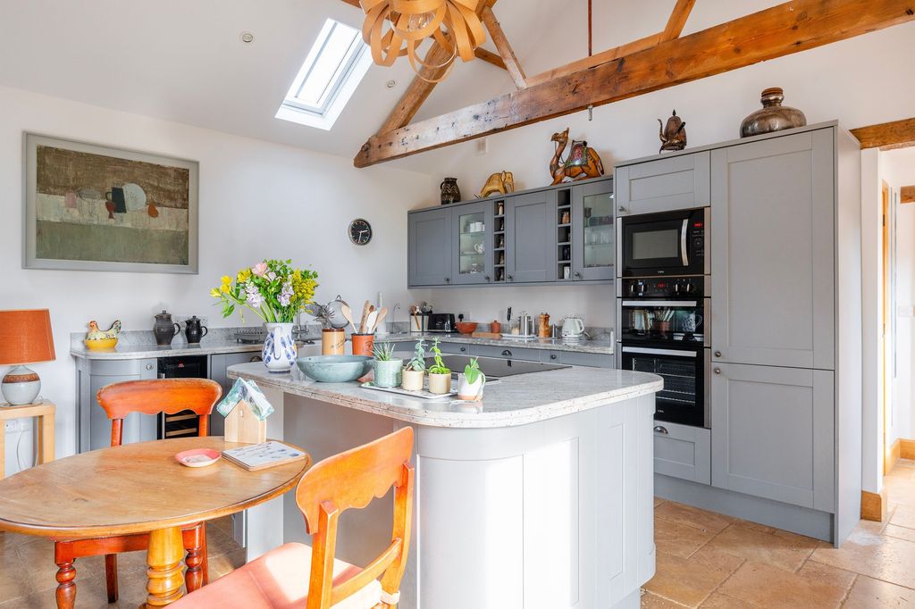 Property photo 3 of 17