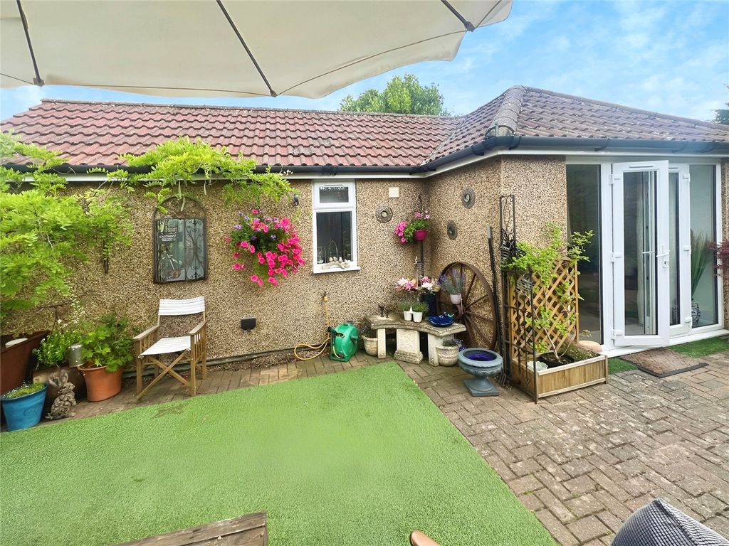 Property photo 2 of 31 Picture No. 32