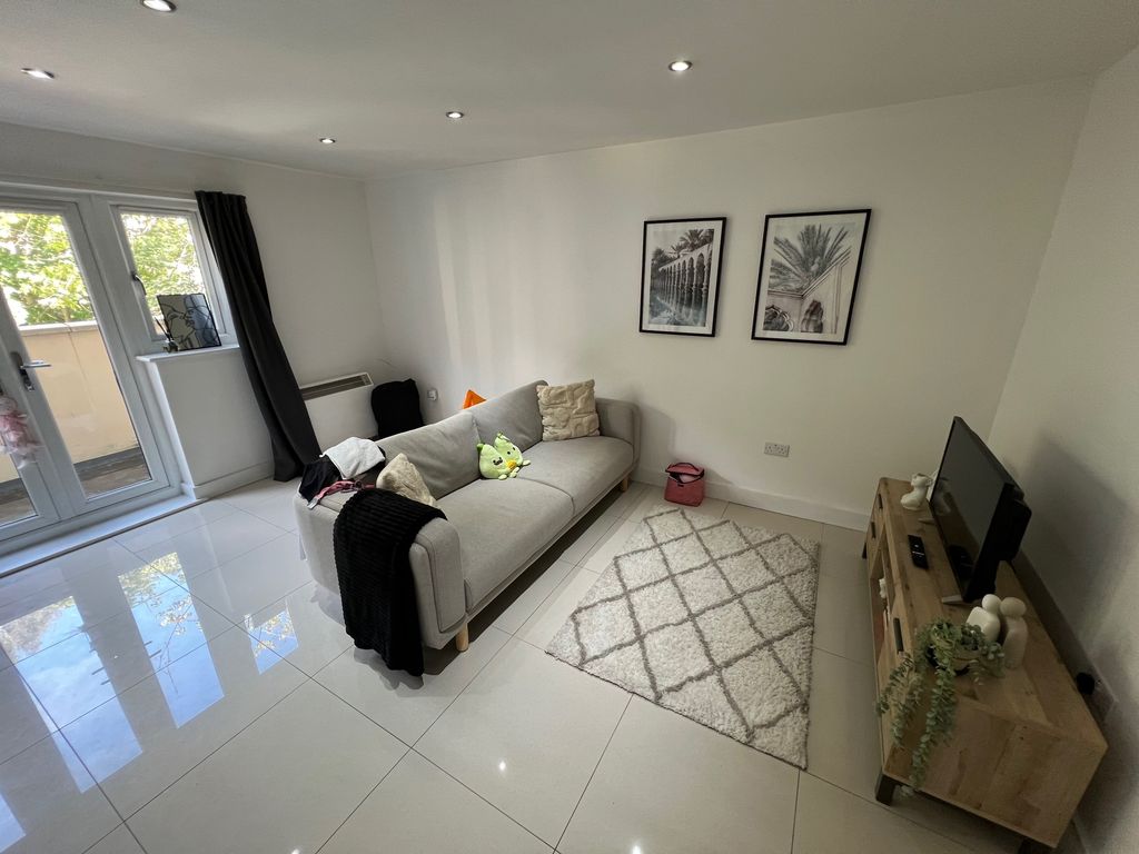 Property photo 2 of 7 Images