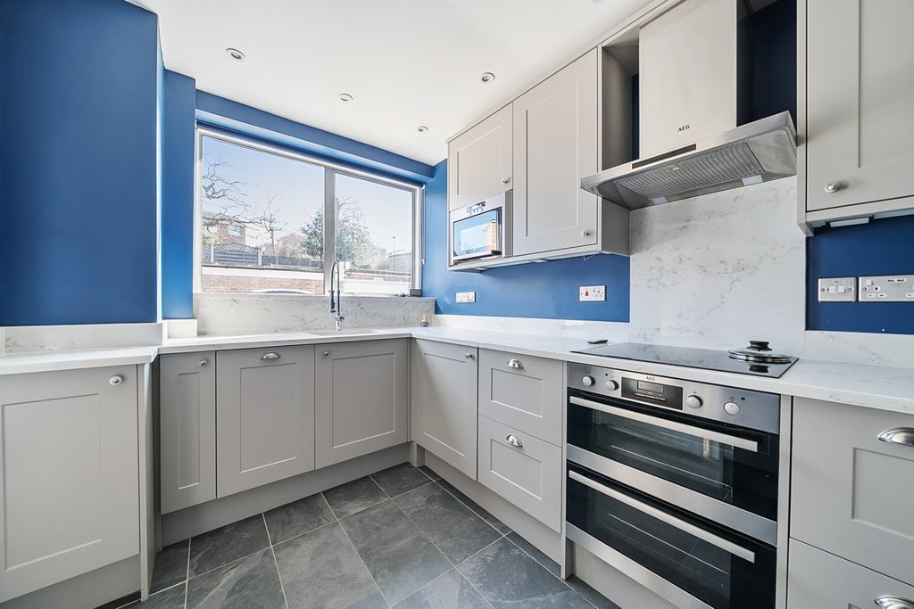 Property photo 1 of 12 Kitchen