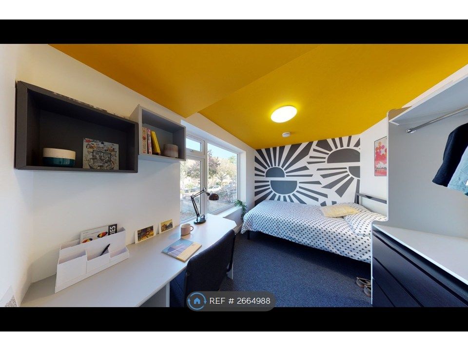 Property photo 2 of 16 Bedroom