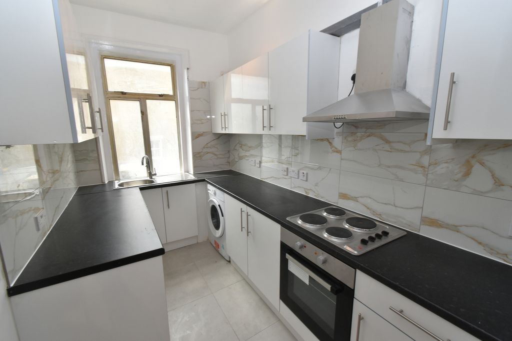 Property photo 2 of 9 Kitchen