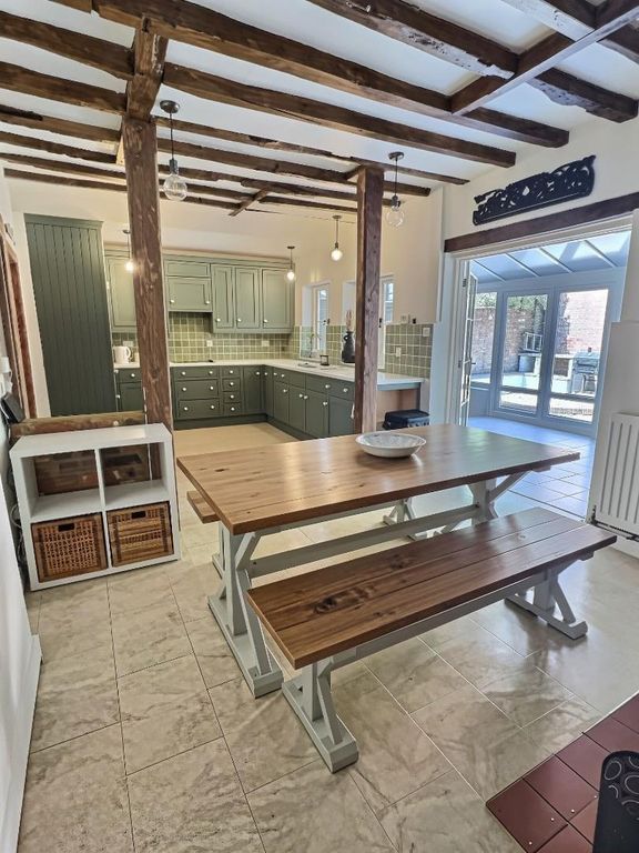Property photo 3 of 18 50983424-1462-4282-A17F-A50497894c0F.Jpg