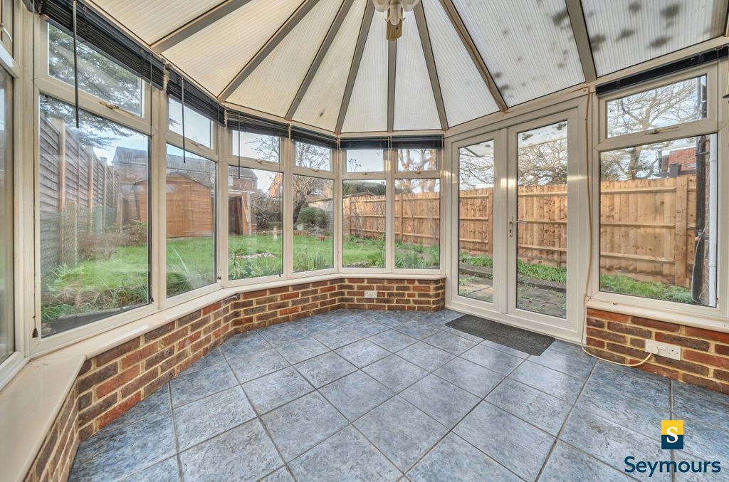 Property photo 3 of 17 Conservatory