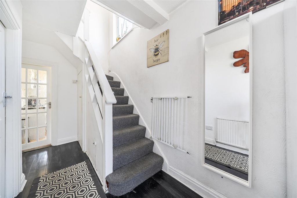 Property photo 2 of 10 Entrance Hall.Jpg