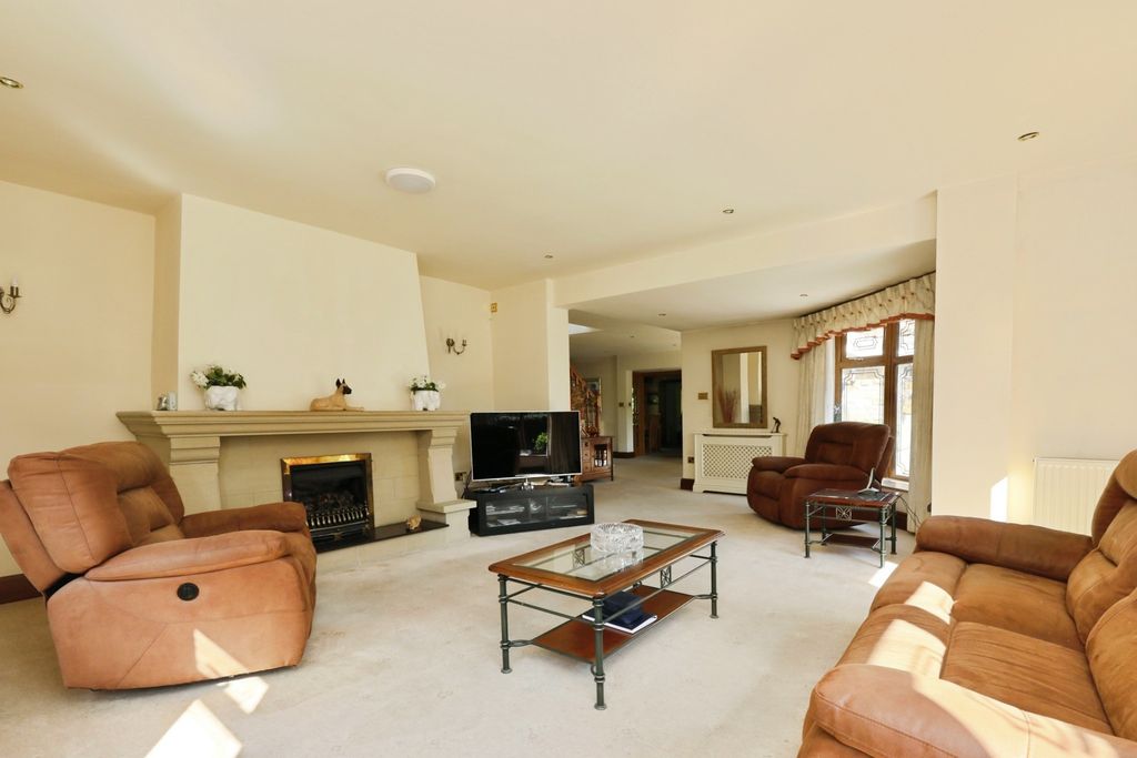 Property photo 3 of 55 Photo
