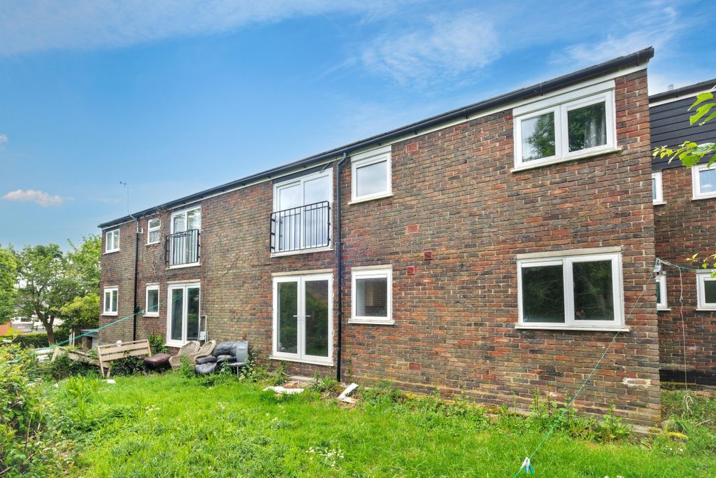 Property photo 1 of 12 24 Warren Bank, Simpson, Mk6 3Aq