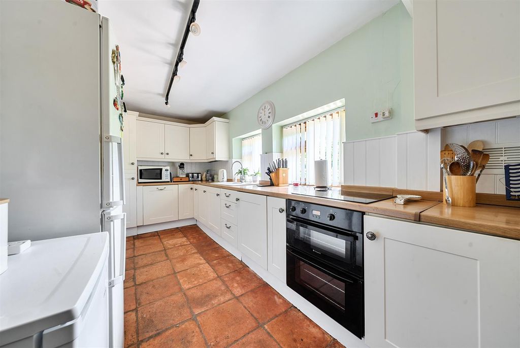 Property photo 3 of 17 1462850-18-6A0B88197A9Aa.Jpg