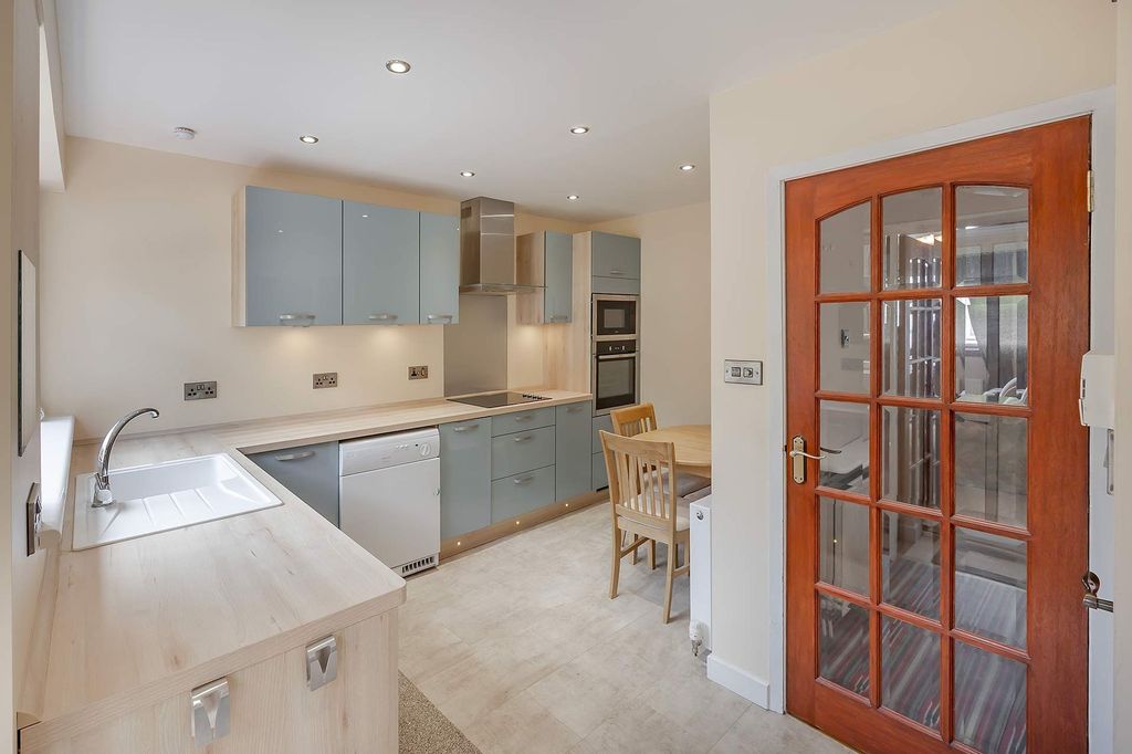 Property photo 3 of 18 Kitchen/Diner