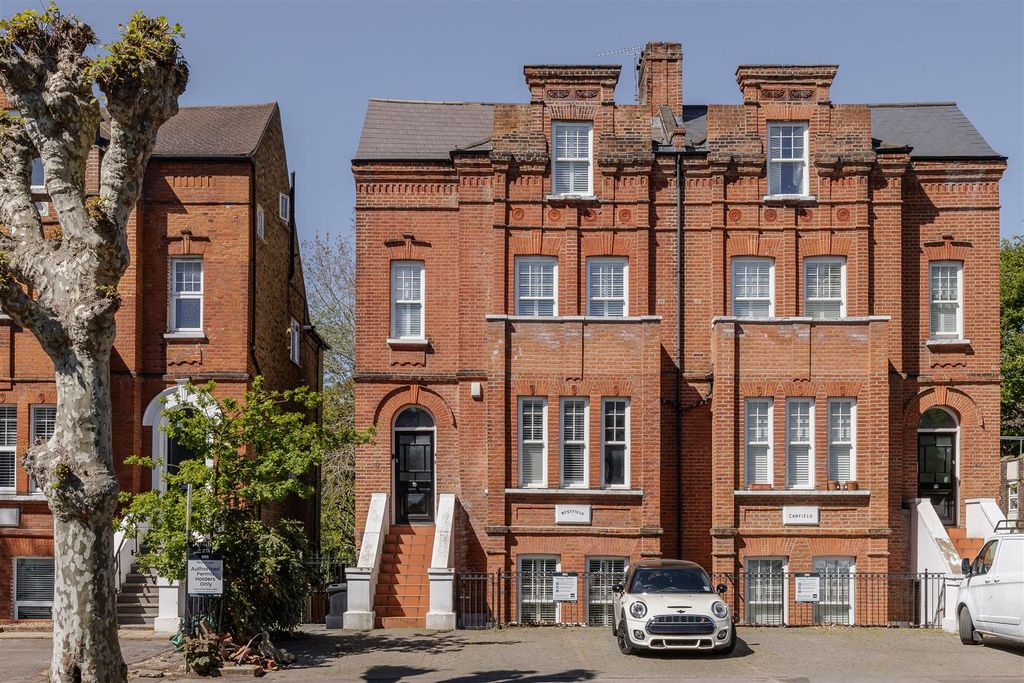Property photo 1 of 25 Hermon Hill, E11