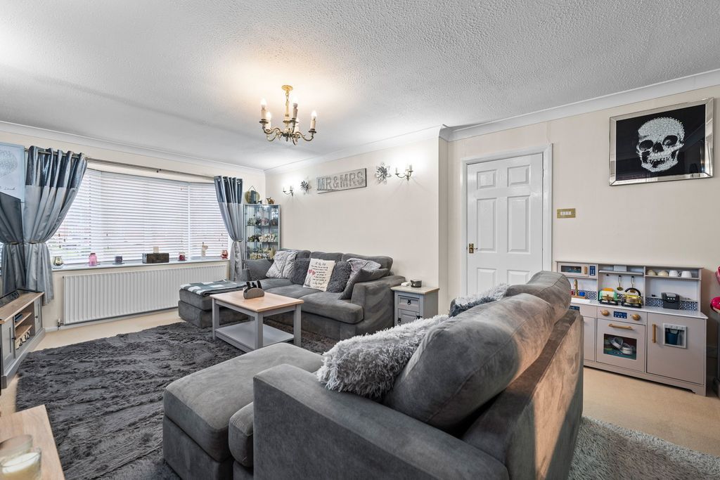 Property photo 2 of 27