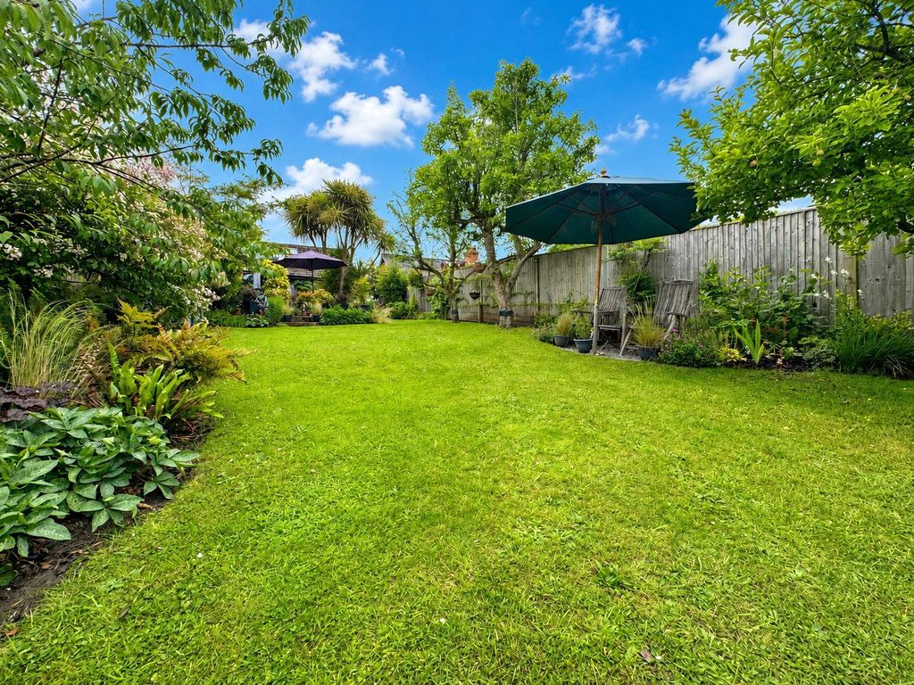 Property photo 3 of 16 Picture No. 21
