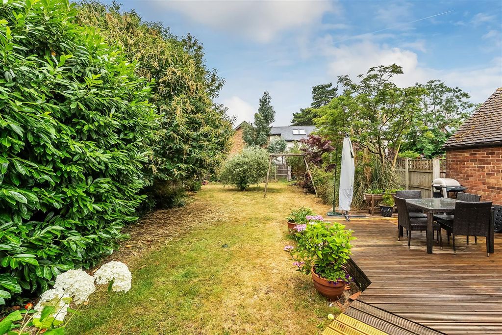Property photo 3 of 28 7-Avenue-Road-24.Jpg