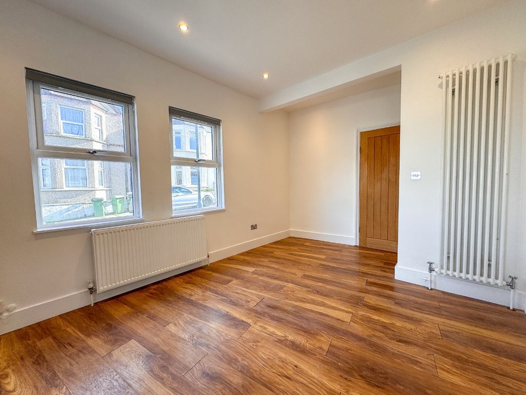 Property photo 2 of 26 4929285