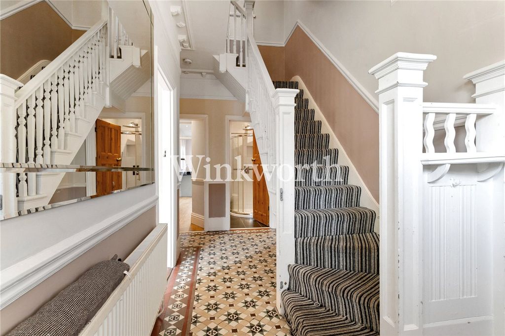 Property photo 2 of 16 Ground Floor Hallway