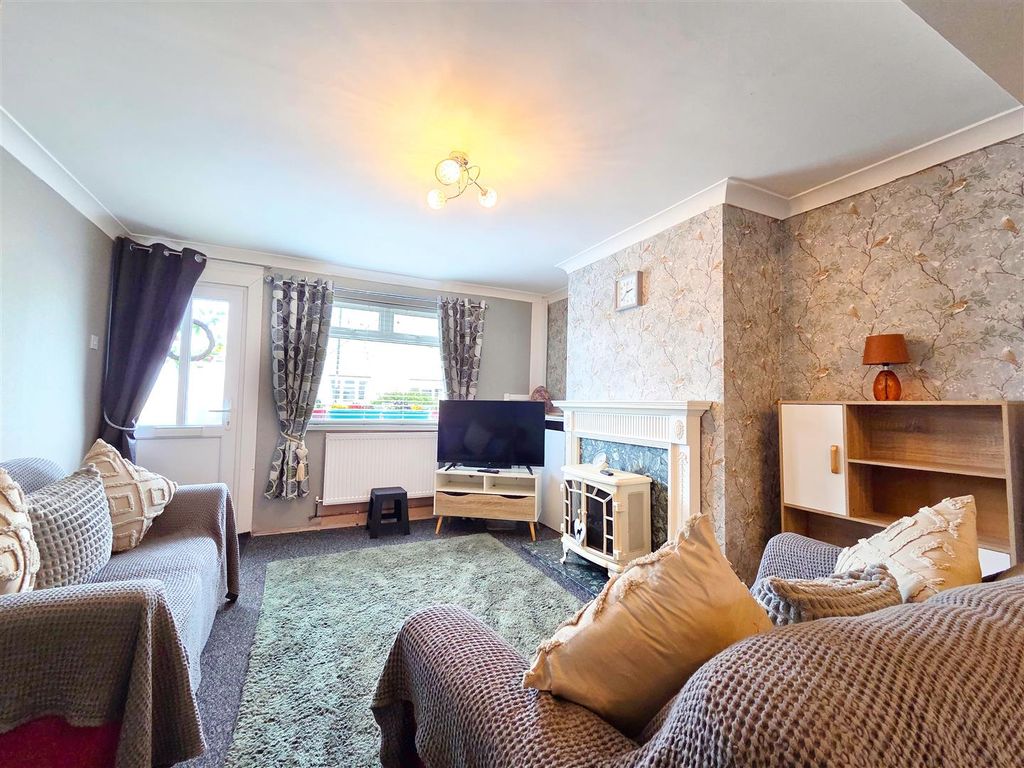 Property photo 3 of 21 Hall Street, Church Gresley (4).Jpg