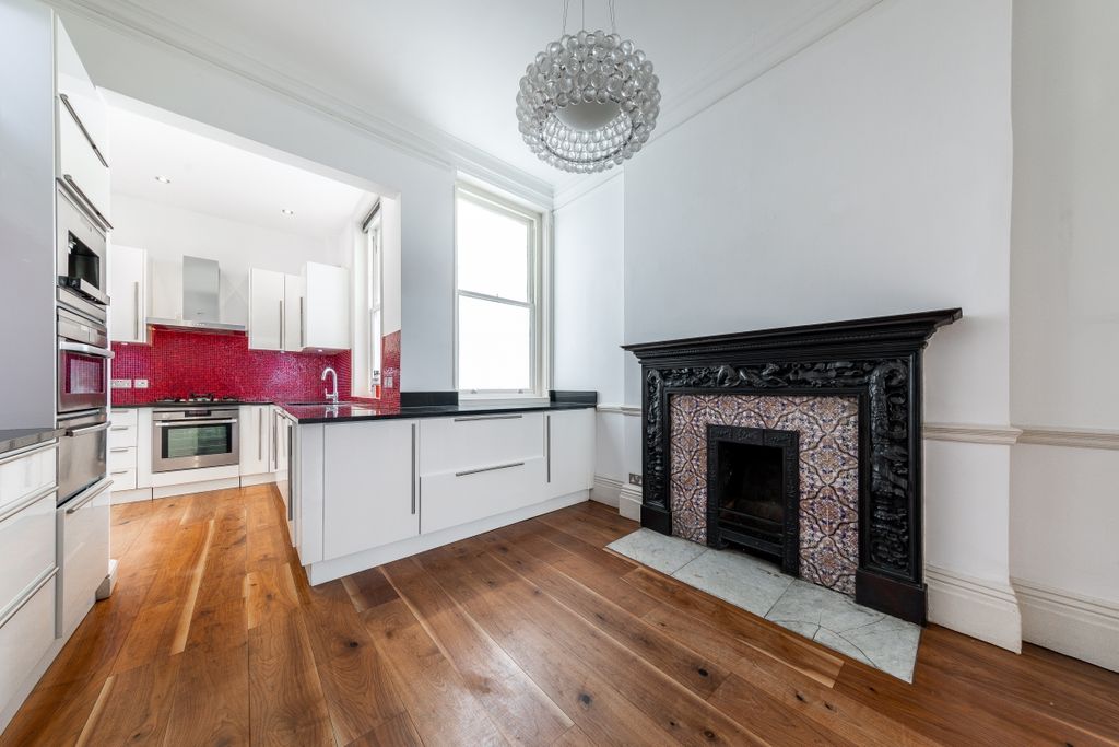 Property photo 1 of 11 Kitchen