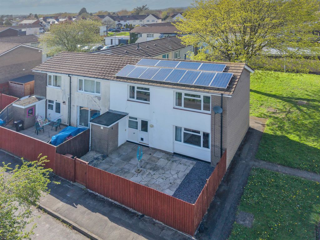 Property photo 2 of 20