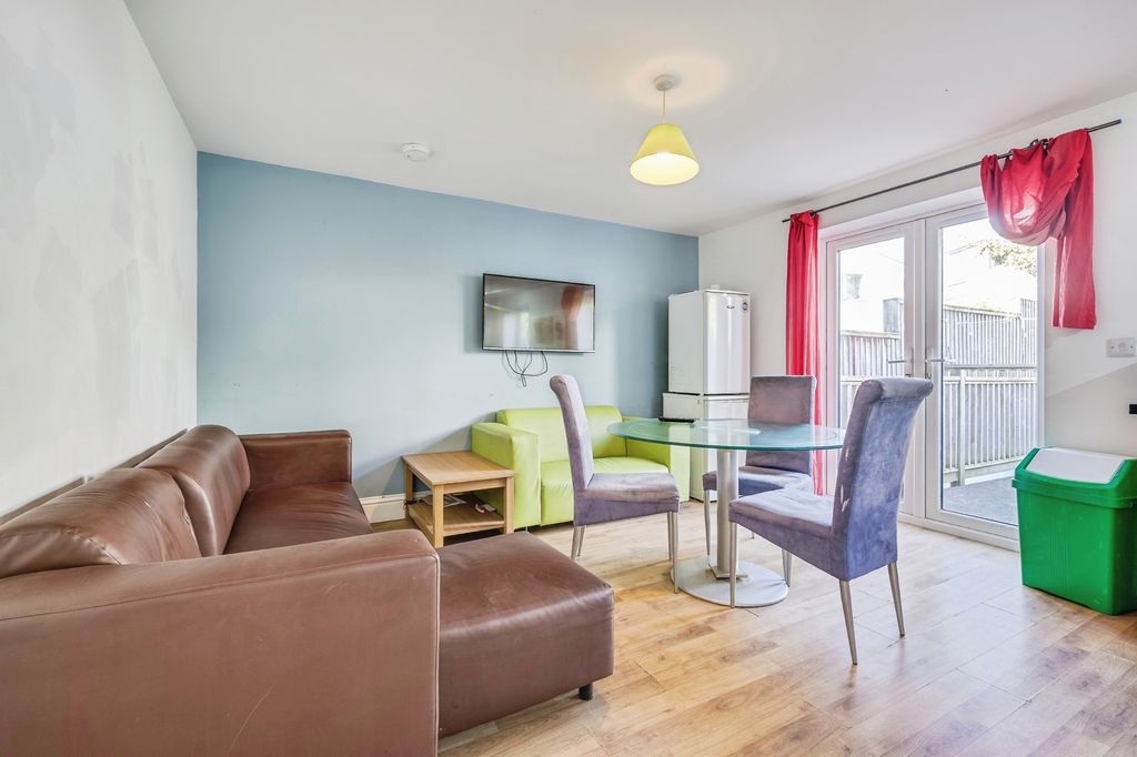 Property photo 2 of 18 Photo