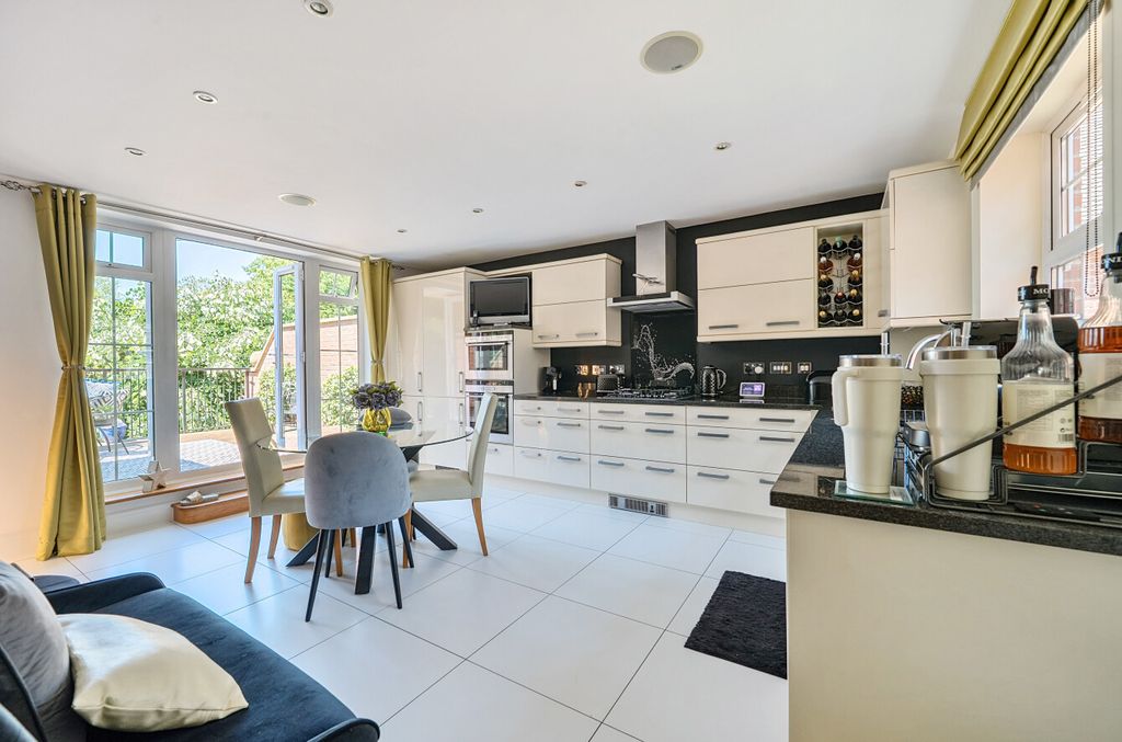 Property photo 3 of 12 1321302-22-686E7c...