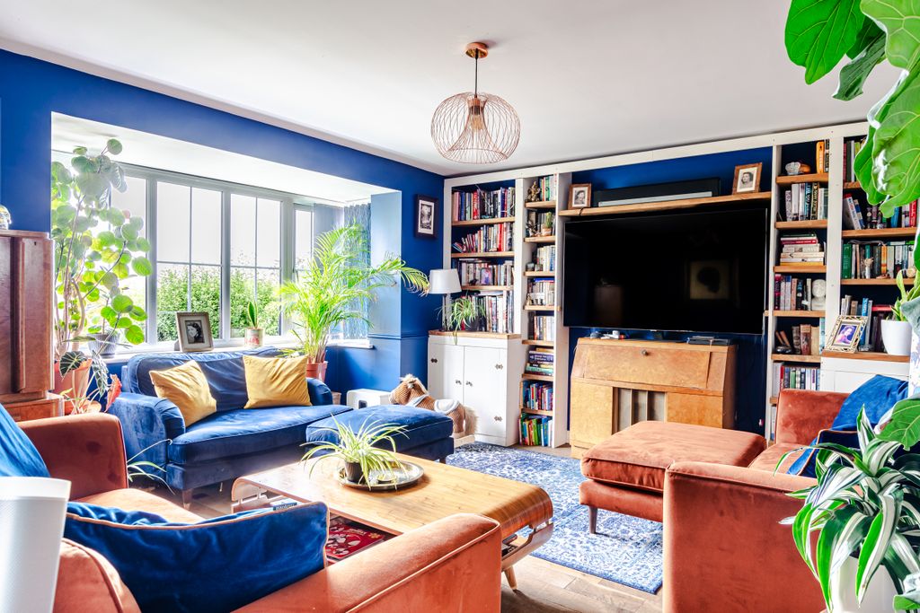 Property photo 2 of 31 Lounge1