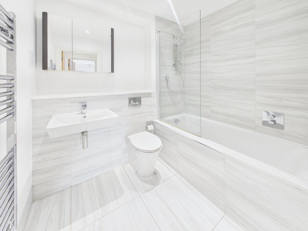 Property photo 3 of 12 Bathroom