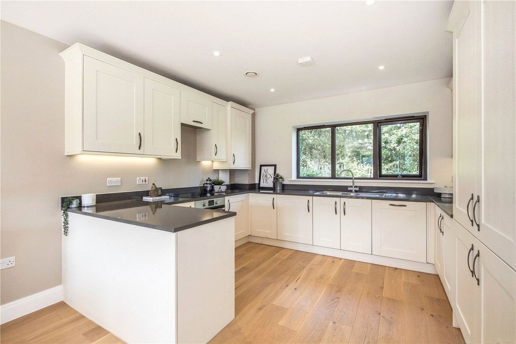 Property photo 3 of 9 Kitchen