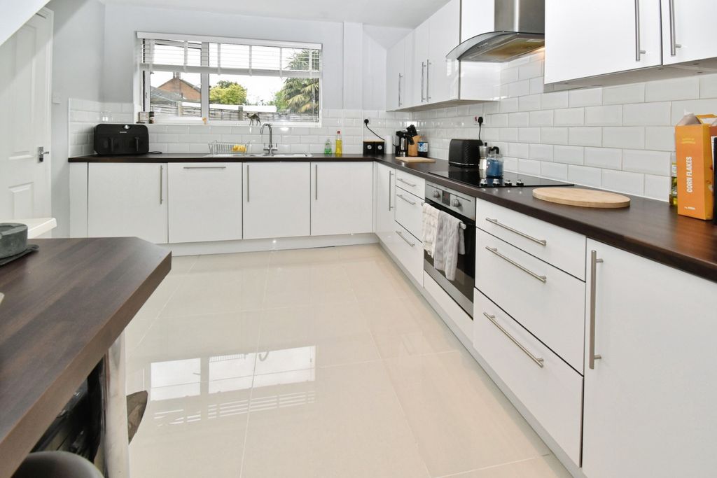 Property photo 2 of 10 Kitchen Diner