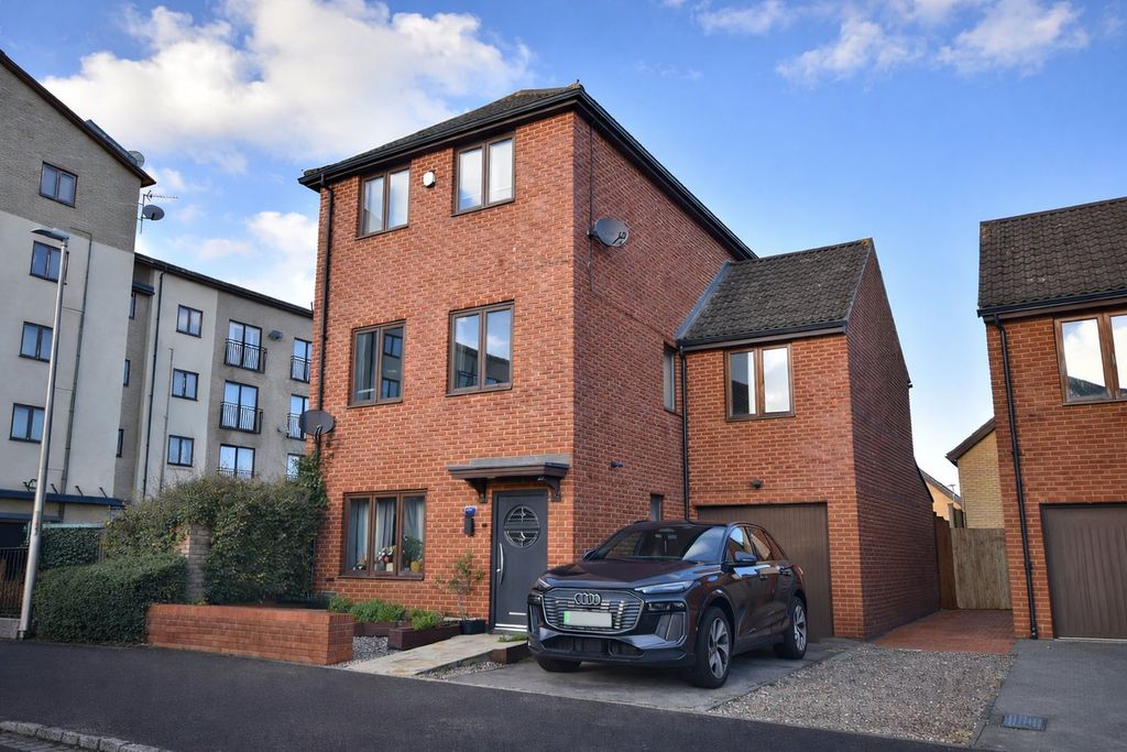 Property photo 1 of 23