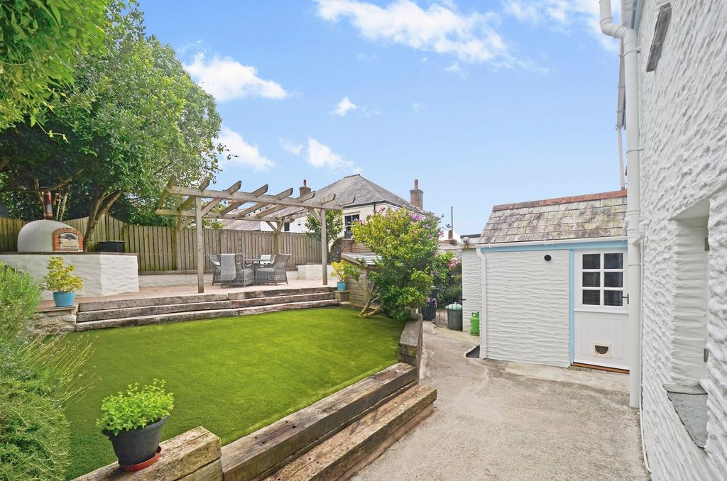 Property photo 2 of 34 Photo 12