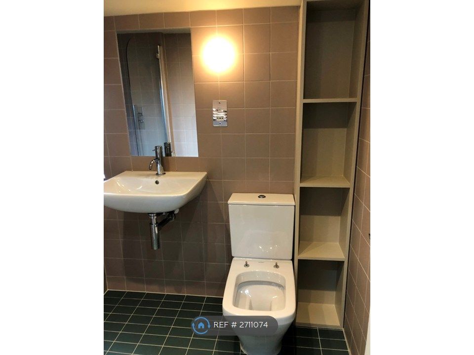 Property photo 1 of 20 Bathroom With Underfloor Heating