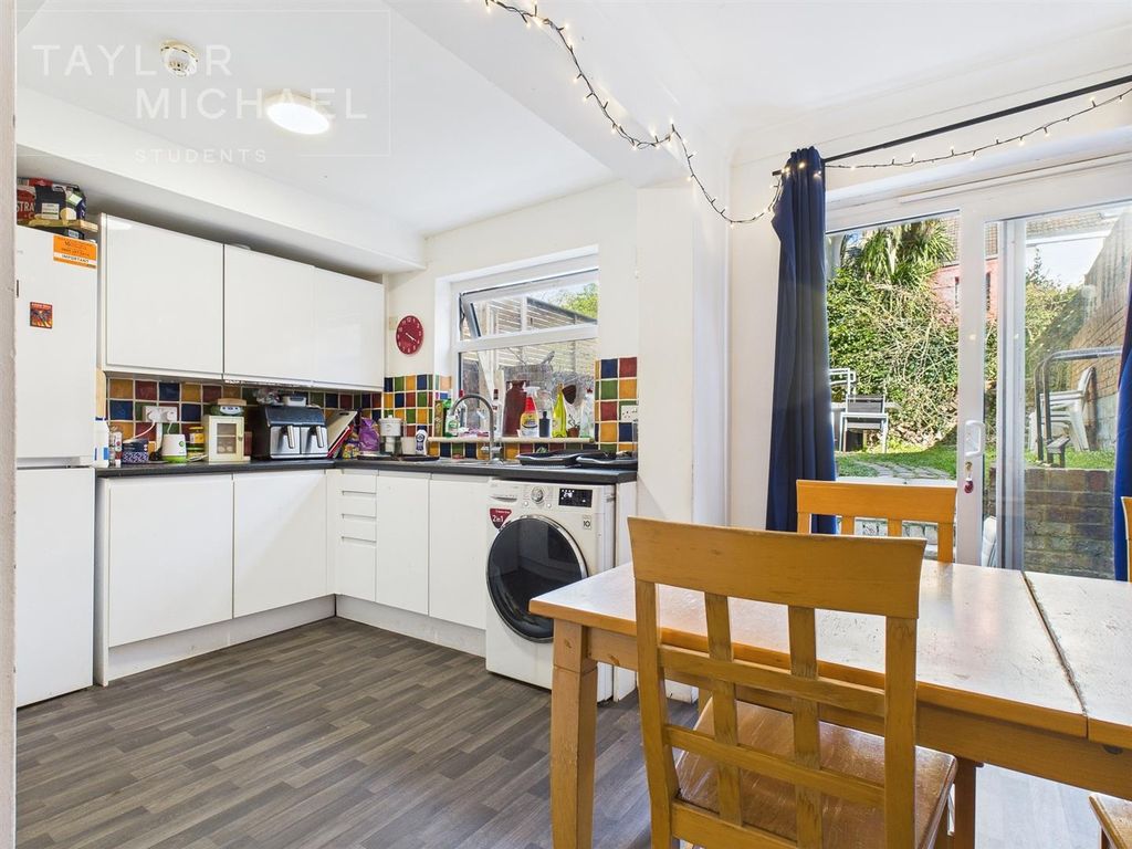 Property photo 2 of 19 Kitchen