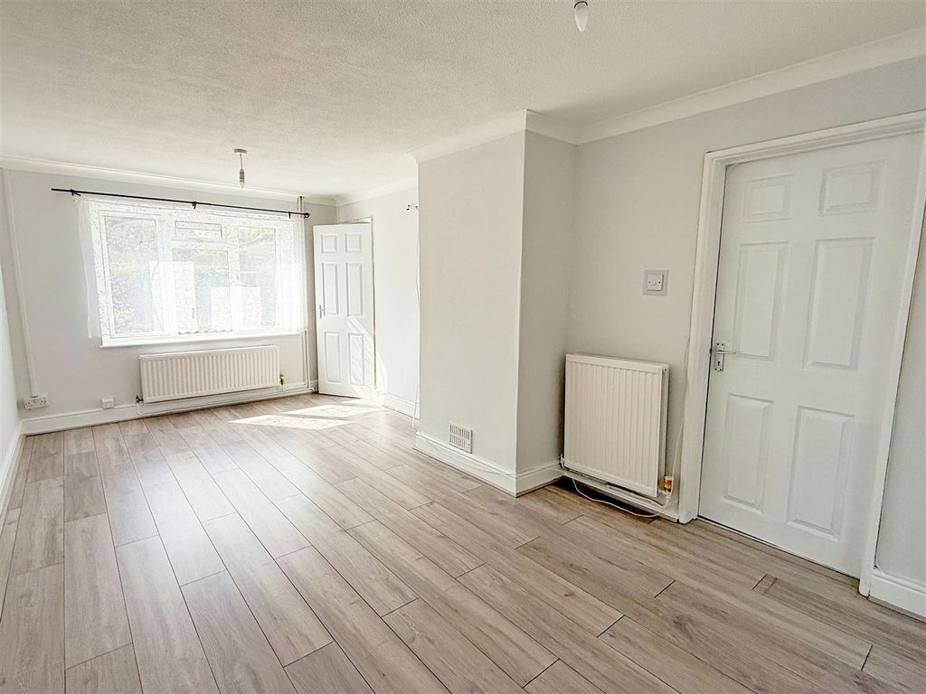 Property photo 2 of 11 Img_1077.Jpg