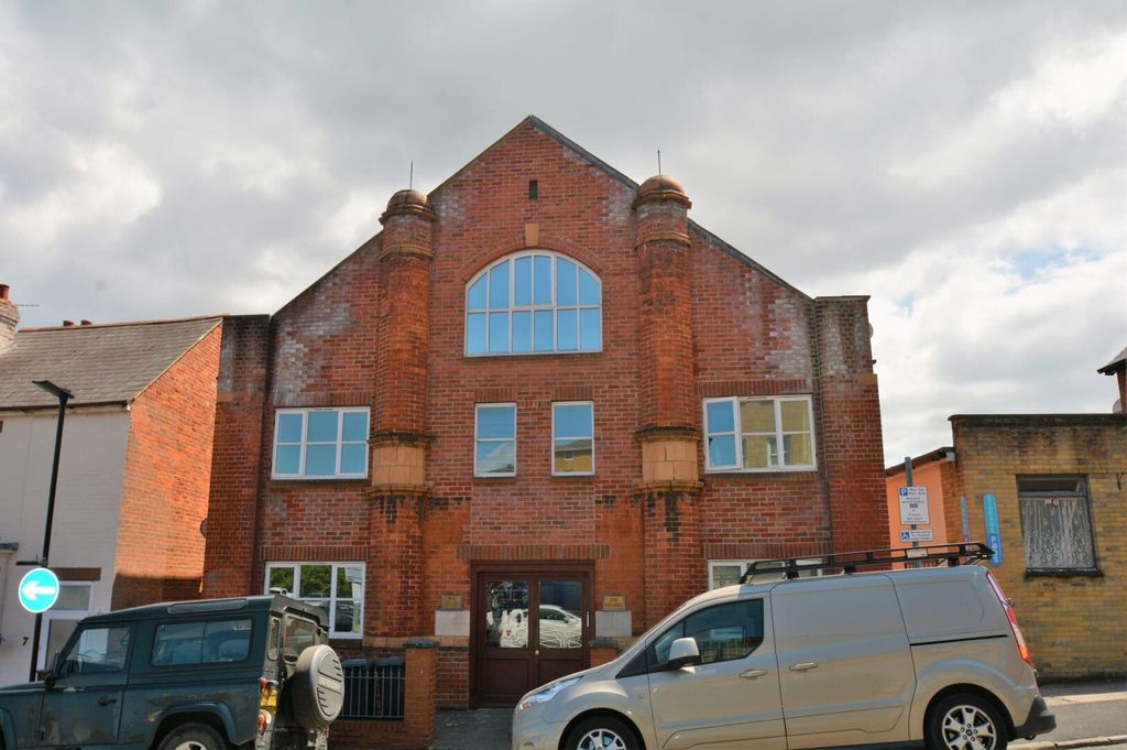 Property photo 1 of 8 Front (Exterior)