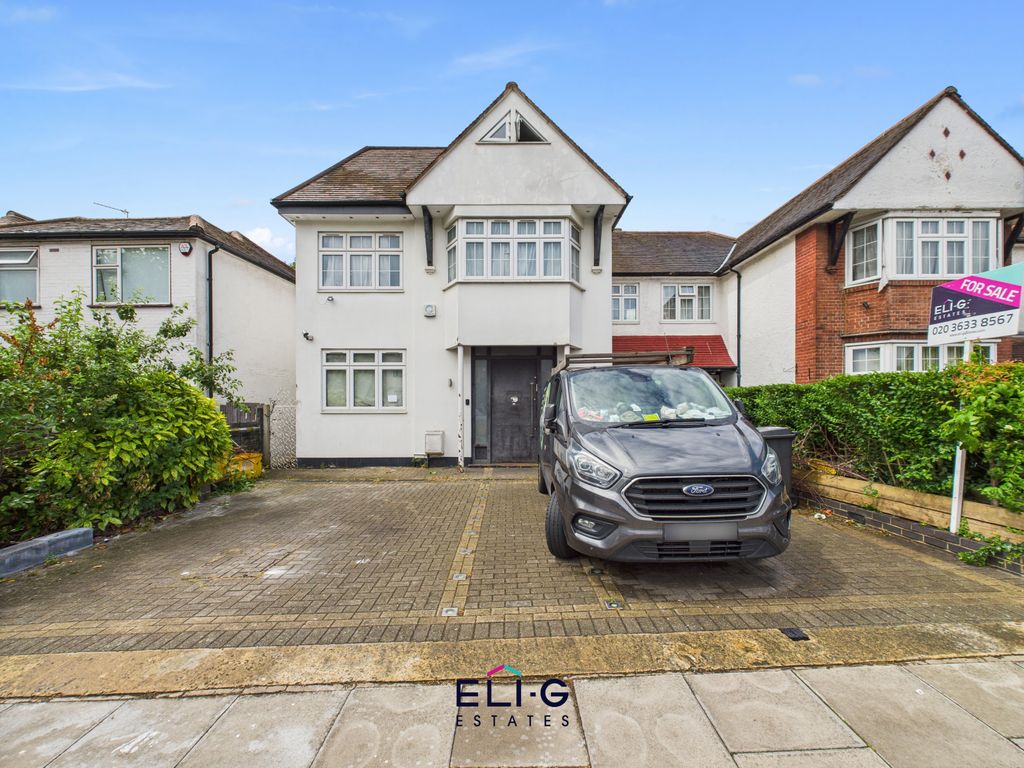 Property photo 1 of 19 Seven Bedroom 5 Bathroom Large Semi Detached House On Princes Park Avenue